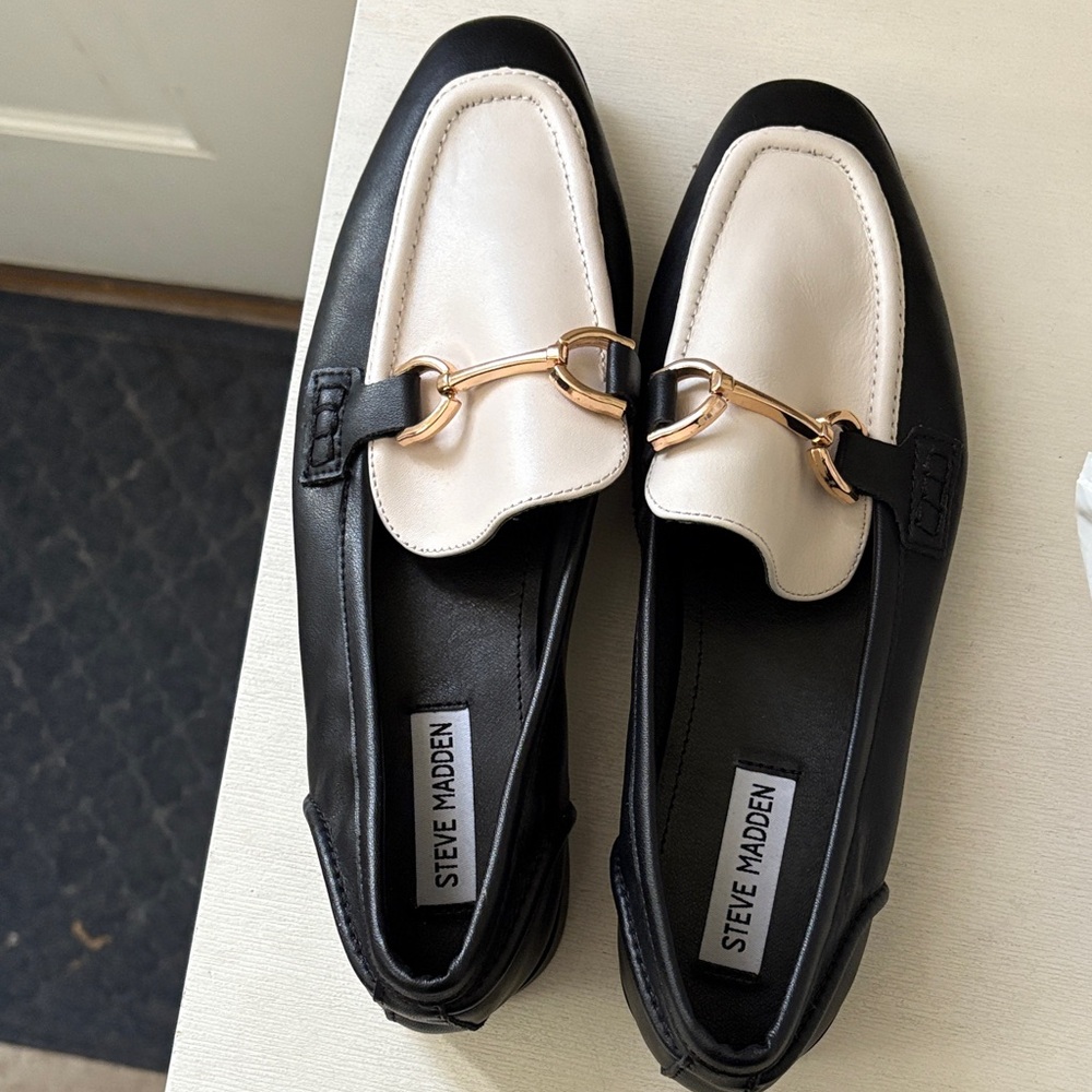 Steve Madden Black and Cream Loafers with Gold Detail 9.5 New without tags